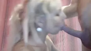 Красивая блондинка Max21 делает отличный минет