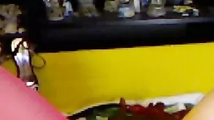 Шальная курва VIPLindyLinn ласкает вагинальное отверстие