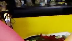 Шальная курва VIPLindyLinn ласкает вагинальное отверстие