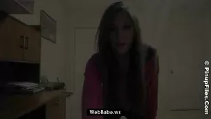 Пылкая блонда Tessa оголяет большие сиськи