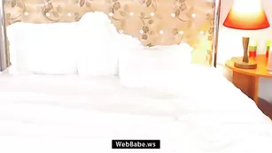 Пикантная бабенка GreatAngel2U мило тычет пальчик в анус