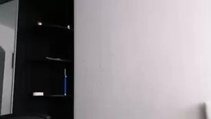 bantikboy сладко дрочит на кресле