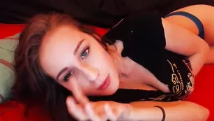 AnyaSabotage ( Alibbi SexySabotage ) учит подругу разводить клиентов