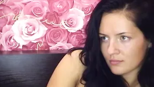 UrSensational дерзкая стройная малышка раздевается