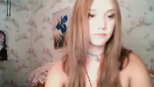 Mayafox18 милашка дрочит с кляпом во рту