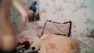 Mayafox18 милашка дрочит с кляпом во рту