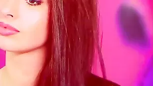 Пафосная стерва EVANNA показывает элитное тело