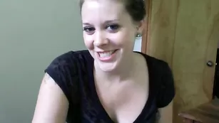 Озорная сучка Amber Clove общается во фри