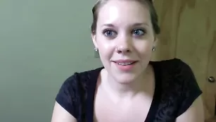 Озорная сучка Amber Clove общается во фри