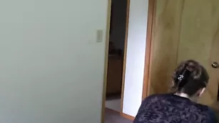 Озорная сучка Amber Clove общается во фри