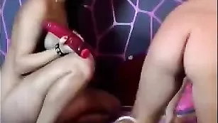 Сочные лесби Angel Rivas и Nikita Cohen трахаются секс игрушками