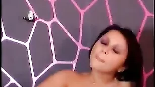 Сочные лесби Angel Rivas и Nikita Cohen трахаются секс игрушками