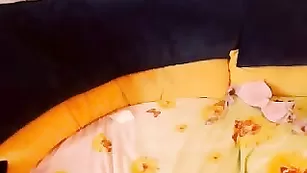 Замечательная курва Belladonnax жестко трахает дырочки