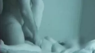 Молоденькая шлюшка с большой попой страстно трахается