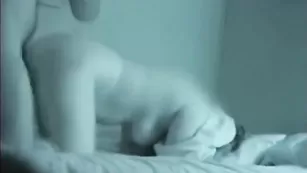 Молоденькая шлюшка с большой попой страстно трахается