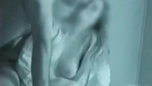Молоденькая шлюшка с большой попой страстно трахается