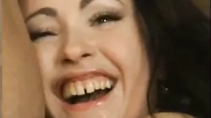 Грудастая красотка Tihomirowa сосет хуй и трахается