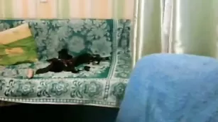 xxnikaxxx делает фистинг и писает в стакан