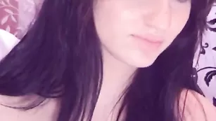 Захватывающая сучка AngelFaceXXX долбится с фаллосом
