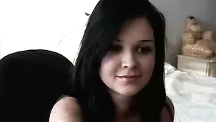 Русская сук Aksana божественно дрочит анус