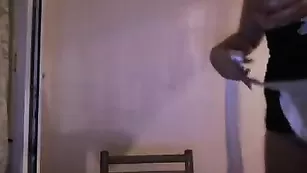 Горячая сучка Anneta ласкает красивые груди