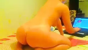 Блаженная шмара evamorris ласкает большие сиси