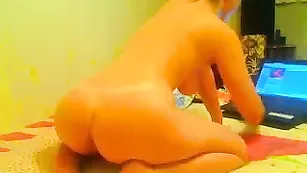 Блаженная шмара evamorris ласкает большие сиси