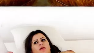 Солидная крошка Jenna испытывает сквирт