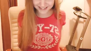 Юная шлюха anitaa9 заценила сиськи и попку