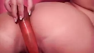 Пылкая дамочка Danielle мастурбирует секс игрушкой