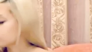 Импозантная кокетка sweetKiss ебет себя секс игрушкой