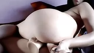 Ажурная кобыла arwyn ненасытно долбит обе дырки