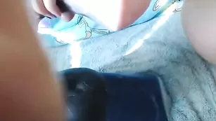 Улыбчивая телка Maryxxxjane балуется с секс игрушкой