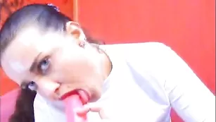 Смазливая цыпочка hotlittleangel теребит отверстия фаллосом