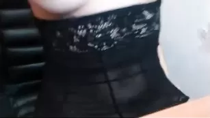 Импозантная цыпочка в чулках boneey клево мандражирует вагину