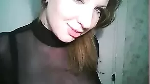Строптивая блондиночка ellen ласкает большие сиськи