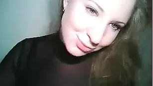 Строптивая блондиночка ellen ласкает большие сиськи
