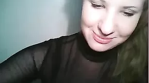 Строптивая блондиночка ellen ласкает большие сиськи