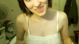 Очаровательная детка NataliaGrey показывает пышные формы