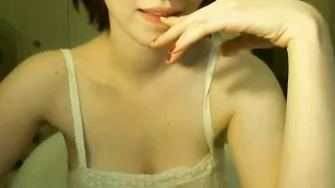Очаровательная детка NataliaGrey показывает пышные формы