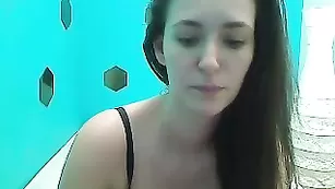 Обаятельная краля Miss Jacqueline нежно мастурбирует пизду