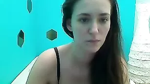 Обаятельная краля Miss Jacqueline нежно мастурбирует пизду