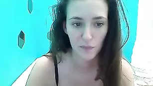 Обаятельная краля Miss Jacqueline нежно мастурбирует пизду