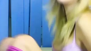 Изысканная путана blondegrace ласкает клитор