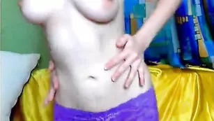 Аппетитная самка ericca ласкает свои прелести