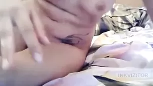 Симпатичная путана myriamm трахает бритую пизду