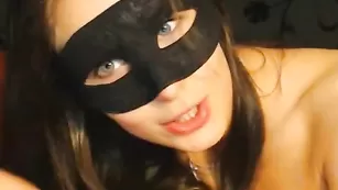 AnyaSabotage ( Alibbi SexySabotage ) помяла свои огромные сиси