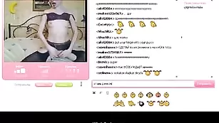 Крутая цыпочка Shechka ласкает анальное отверстие