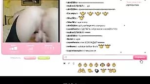 Крутая цыпочка Shechka ласкает анальное отверстие