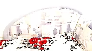 Импозантная шлендра BabyDolly страстно теребит пилотку